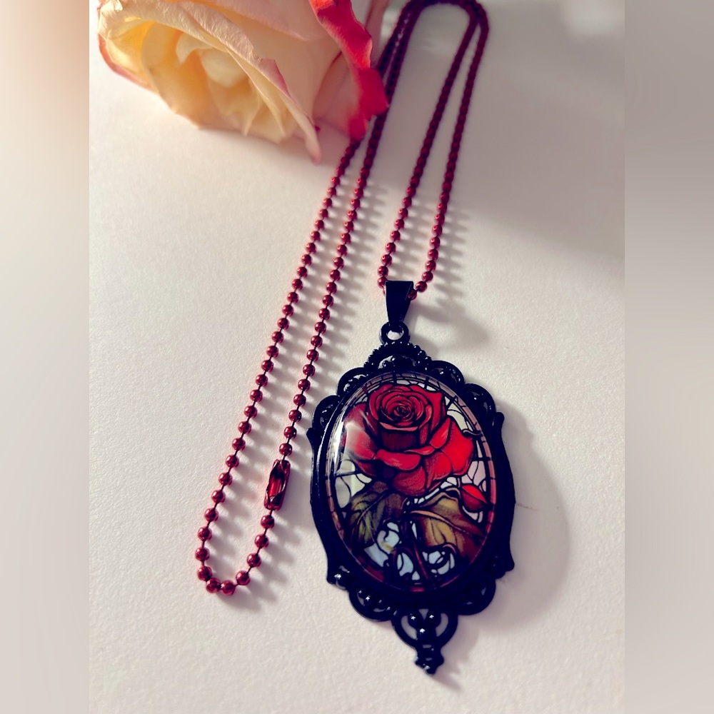 Necklace Gothic Framed Red Rose Black Metal oval 2.75” pendant 22”Red Ball chain - Picture 4 of 9